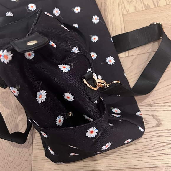 alice + olivia daisy duffel print bag - Picture 4 of 5